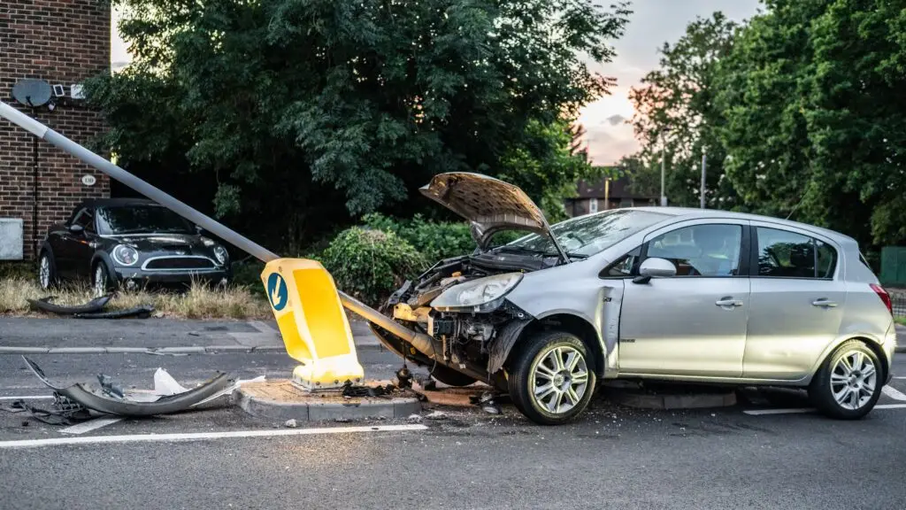 Ein Auto nach dem Unfall